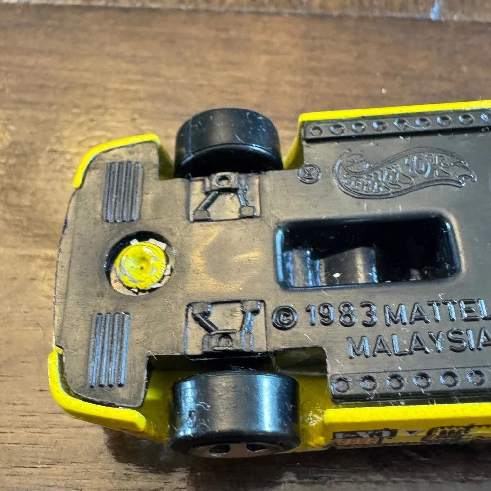 Hot Wheels Sol-Aire CX4 Race Car Yellow 1983 Vintage Diecast Opening Engine